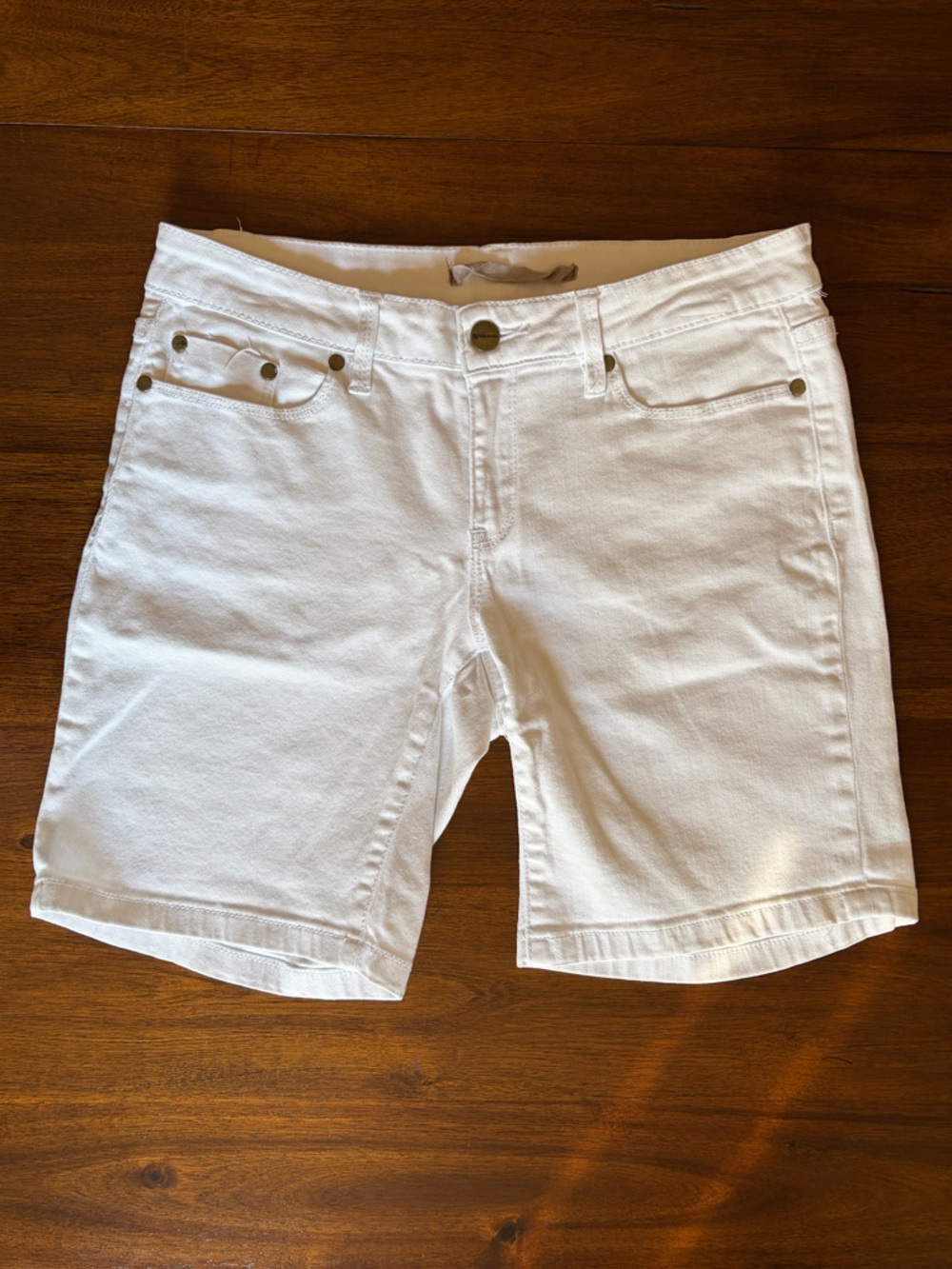 Max Jeans White Denim Shorts with Branded Metal Button
